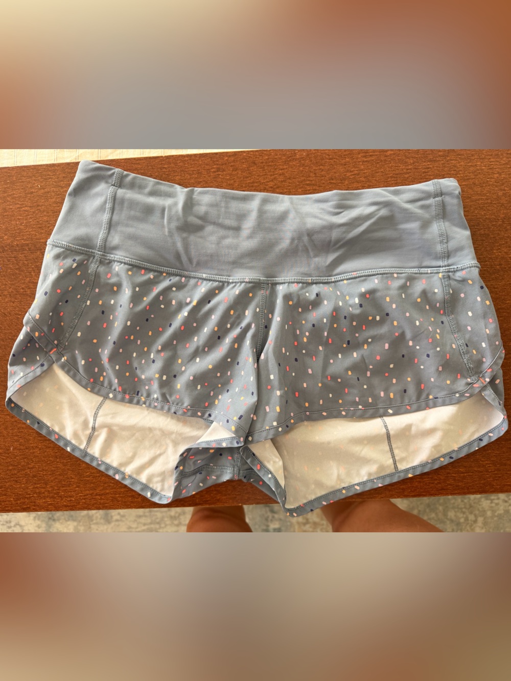 lululemon RARE speedup 2.5” Light grey w/Multicolor Speckle pattern